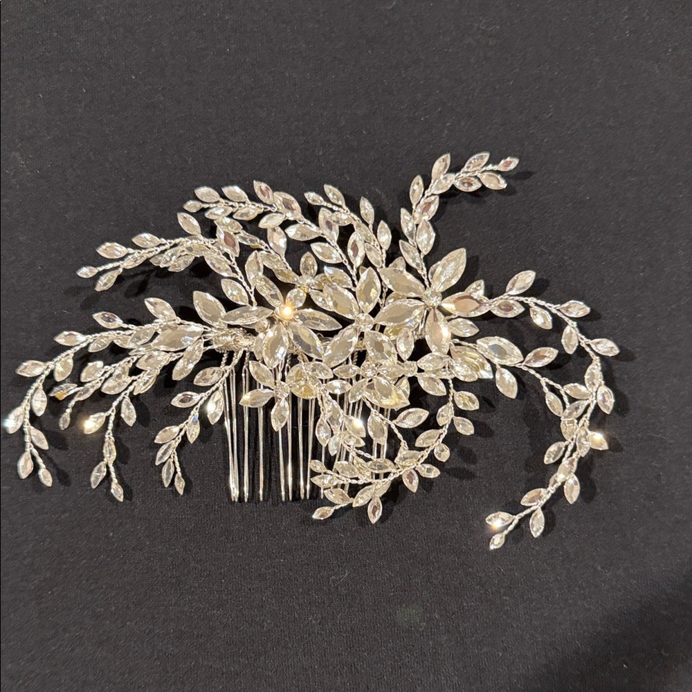 Elegant Silver Floral Hair Comb
